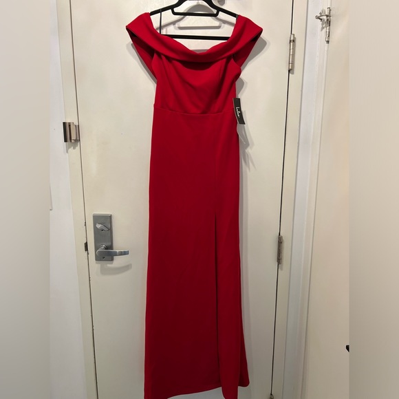 BRAND NEW WITH TAGS Lulus Off The Shoulder Mermaid Maxi Dress with Slit in Red - Picture 2 of 5